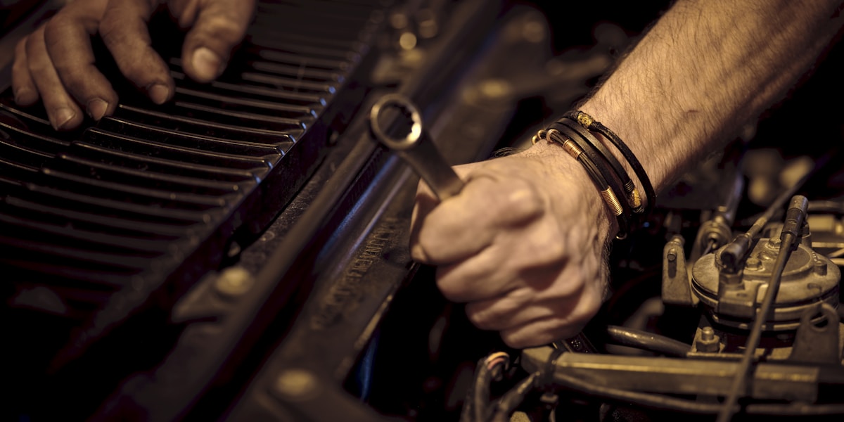 Bengkel Kereta & Juruteknik Elektrik